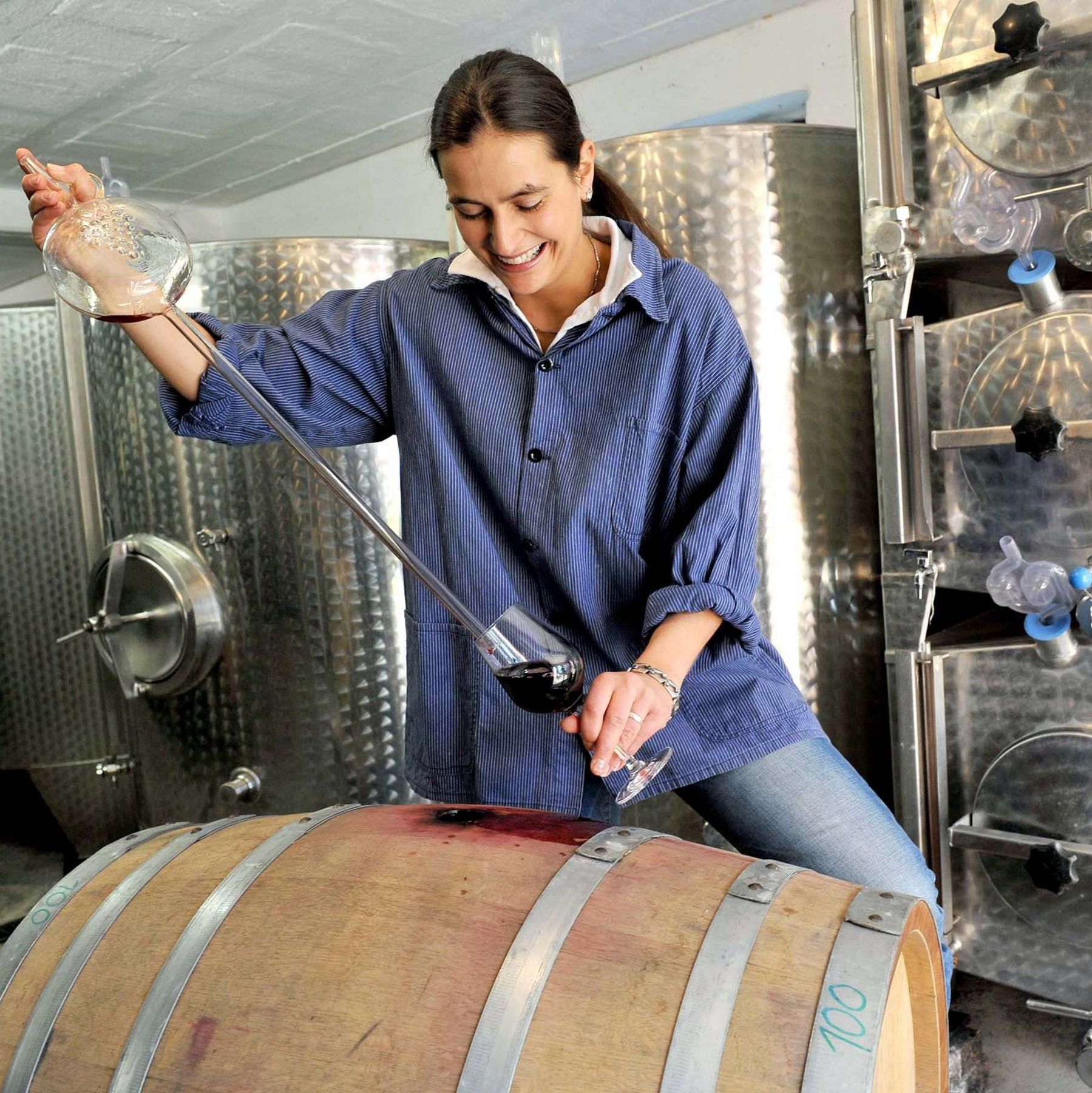 Winzermeisterin Monika Bähr im Keller